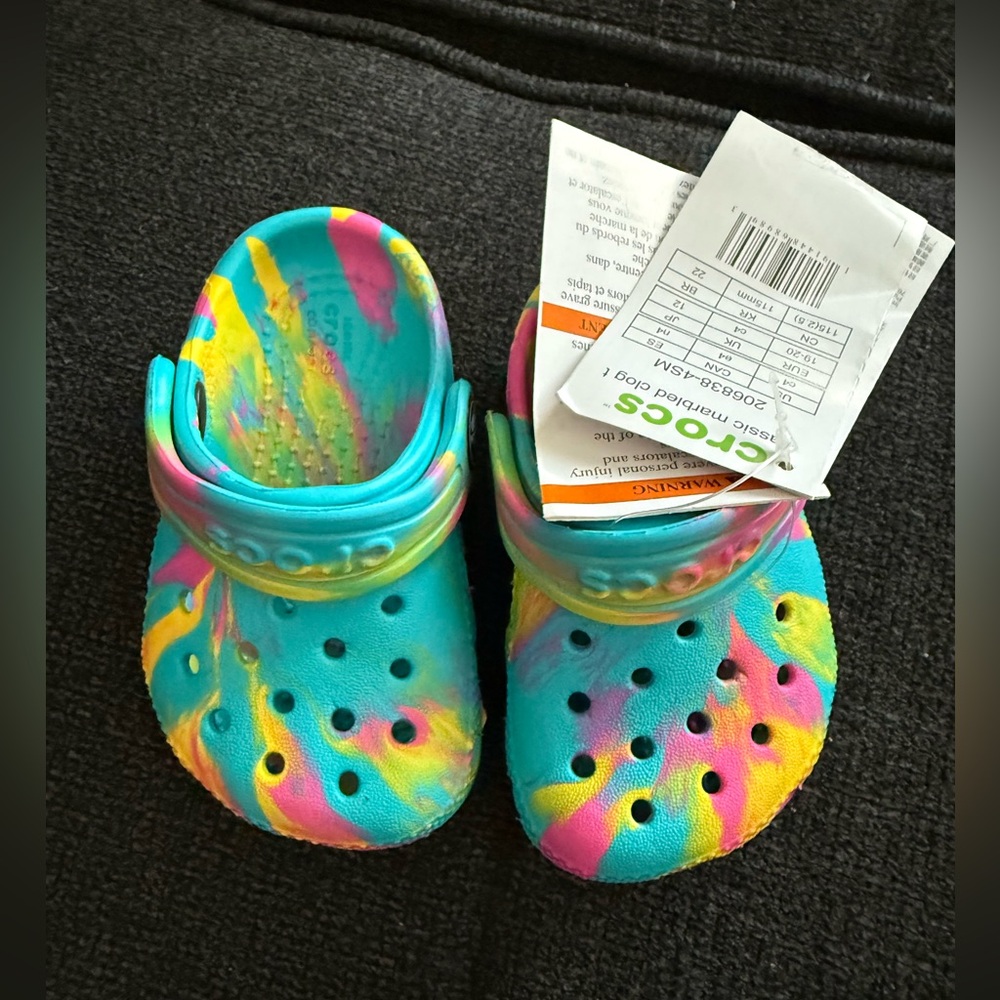 NWT tye dye baby/toddler crocs size 4